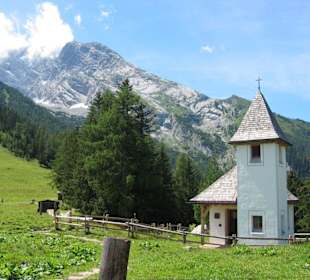 Kapelle vor dem Watzmann