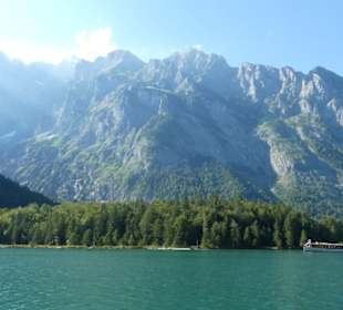 Fahrt mit dem Ausflugsboot auf dem Königssee