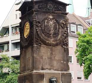 Dürer-Pirckheimer-Brunnen