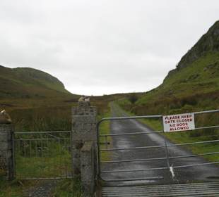 Straße zum Carrowkeel Megalithic Cemetery