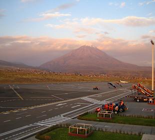 Abendsicht auf den Misti vom Flughafen Arequipa
