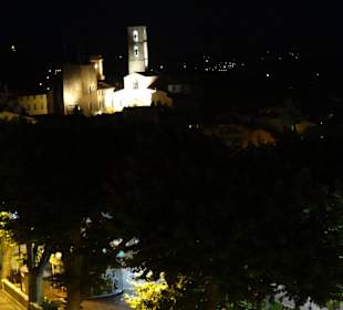 Place du Cours и собор Нотр -дам- дю- Пюи вечером