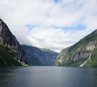 "Die Sieben Schwestern" und ihr "Freier"