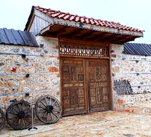 Knopfhäuser Dorf Ormana
