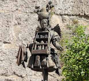 Средневековый мастер-парфюмер