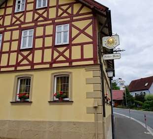 Außenansicht des Landgasthofes Schwarzer Adler