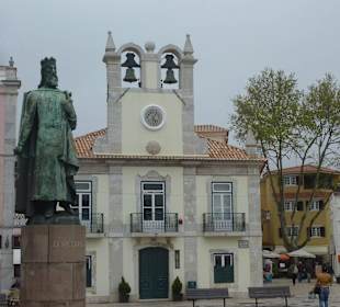 Rathausplatz mit Kirche von Cascais