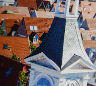 Turm mit der Uhr und darüber der Spion