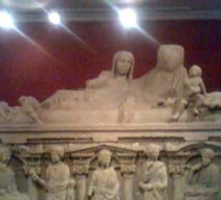 Шикарное семейное надгробие