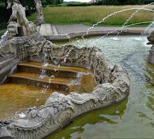 An der Kaskade von Schloss Seehof