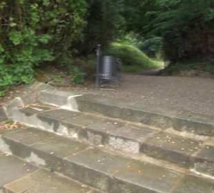 Entlang der Festungsmauer