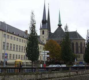 Blick auf die Kirche in Luxemburg