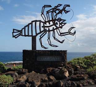 Statue vor dem Eingang der Jameos del Agua