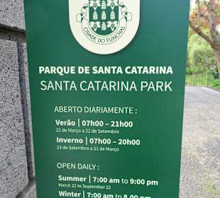 Schild am Eingang zum Park