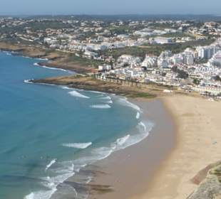 Blick auf Praia da Luz (Strand des Lichts) 