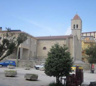 Piazza  mit Kirche