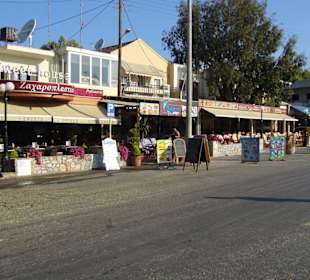 Es gibt überall Sitzmöglichkeiten zum erfrischen