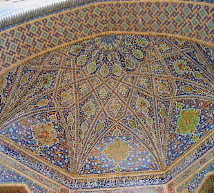 Deckenausschnitt eines Torbogens