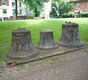 Drei alte Glocken