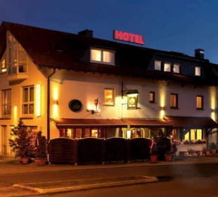 Außenansicht bei Nacht Hotel Kaminstube