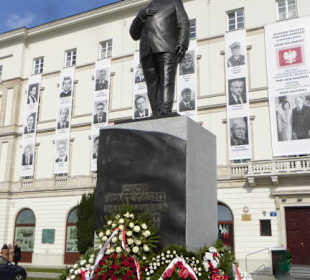 Lech Kaczynski Denkmal Plac marsz. J. Piłsudskiego