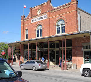 Store für Antiquitäten und Krimskram