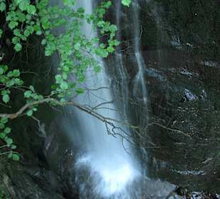 Einer der vielen Wasserfälle