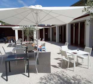 Terrasse des Restaurants Spiaggia degli Olivi