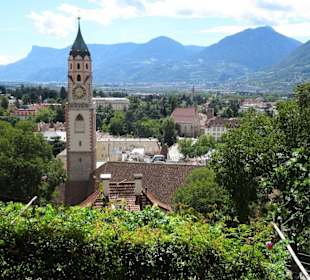 Blick vom Tappeinerweg auf die Pfarrkirche