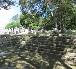 Spaziergang auf dem Ruinengelände