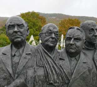 Die 4 Tiefbohrer zum Thermalwasser