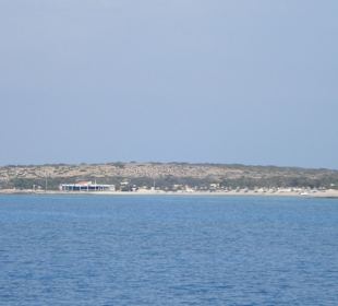 Blick vom Boot zur Insel