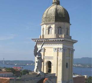 Tum der Kathedrale am Parque Céspeses