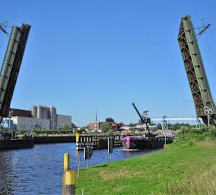 Die Öffnung der Rollklappbrücke Oldenburg
