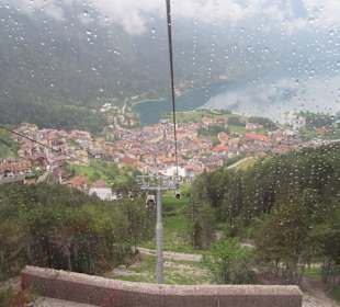 Blick auf Moveno bei Regen