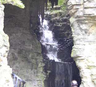 Künstlicher Wasserfall