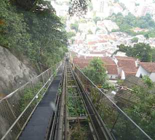 Schrägaufzug in die Favela