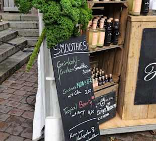 Am Smoothie-Stand von "Hallo Grünkohl"