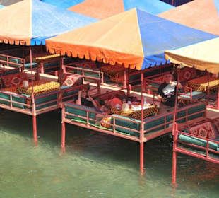 Essen auf dem Fluss