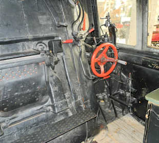 Links Einfüllstutzen für Kohle