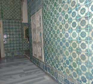 Geflieste Wände im Harem