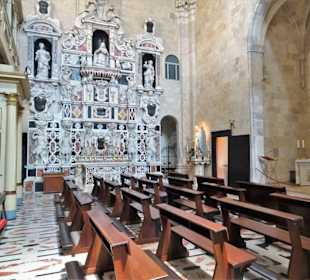 Altar im Seitenschiff der Kathedrale Santa Maria