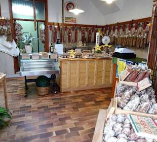 Blick in den Verkaufsraum der Metzgerei