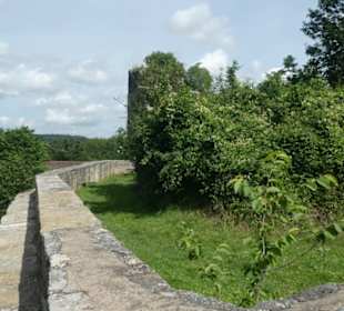 Unterwegs in der Ruine von Burg Neuhaus