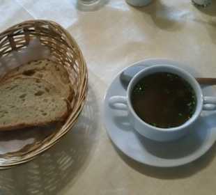 Minestrone mit Brotbeilage