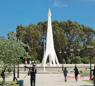 Denkmal neben Brauhaus