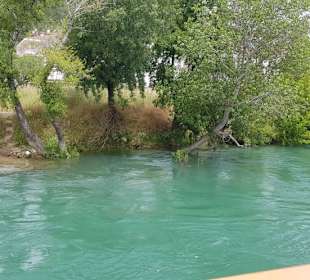 Aussicht vom Boot auf den Fluss von Manavgat 