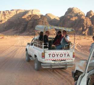 Geile Landrover in der Wüste