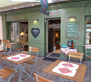 Eingang mit Außenbereich