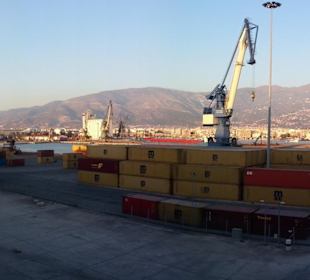 Hafengebiet vom Volos und Gegend